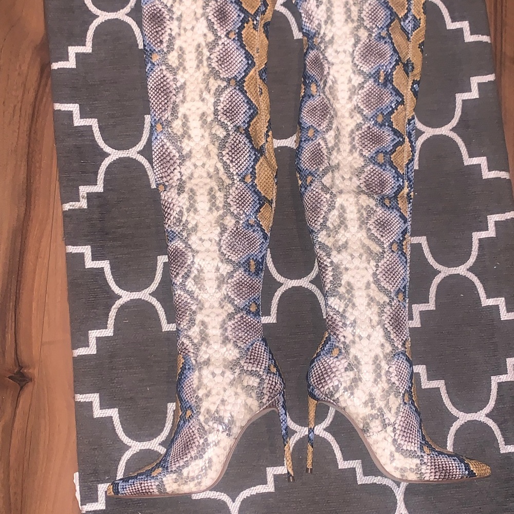 Steve Madden ViktoryMulti Snak Sz7 Cream Blue&Came